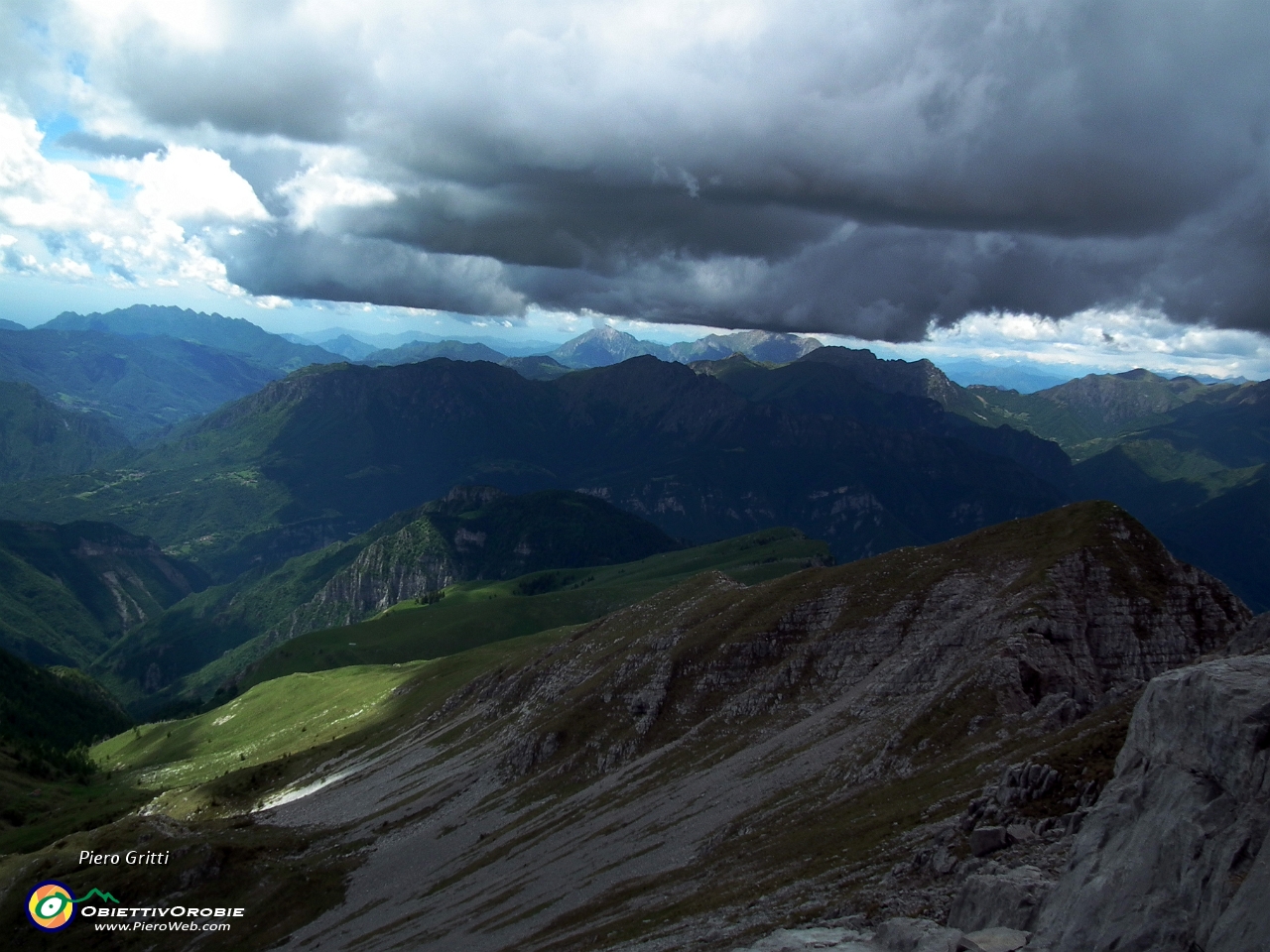 81 Il cielo si chiude anche in basso....JPG